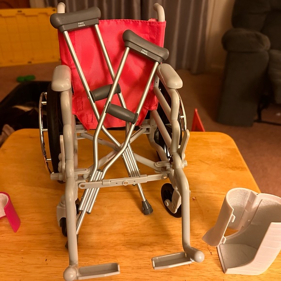 American Girl crutches w/Wheelchair, cast, and bandage for 18” dolls - Picture 6 of 16